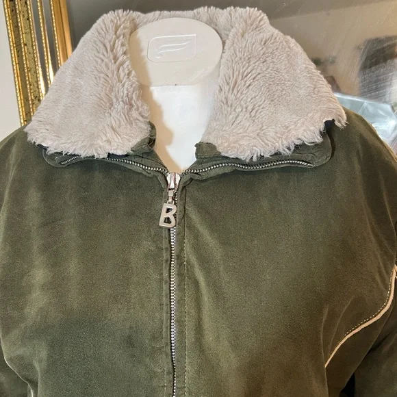 Vintage Bogner Olive Green Women's Ski Jacket with White Embroidery - Picture 11 of 16